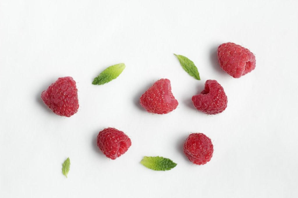 frische himbeeren: entdecken sie süße, saftige und aromatische himbeeren voller vitamine und antioxidantien für eine gesunde ernährung.
